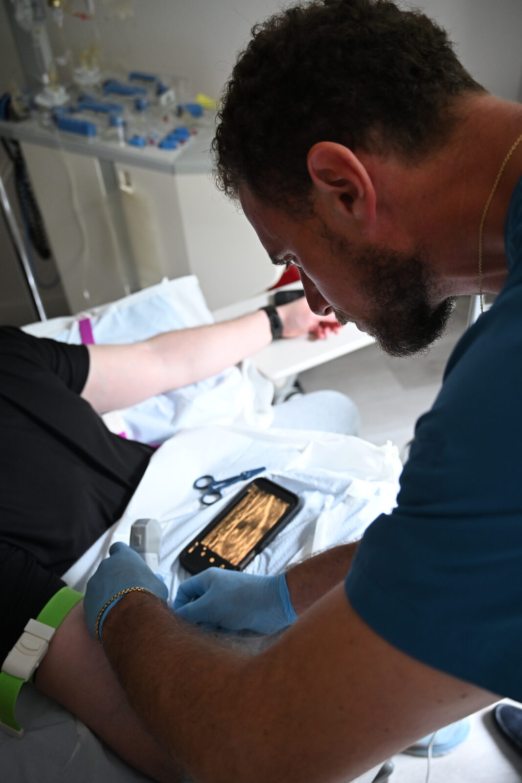 Ultrasound-guided vascular access for TPE — Dr. Birch, Purety Clinic Santa Barbara Dr. Jonathan Birch performing ultrasound-guided vascular access for therapeutic plasma exchange (TPE) at Purety Clinic in Santa Barbara