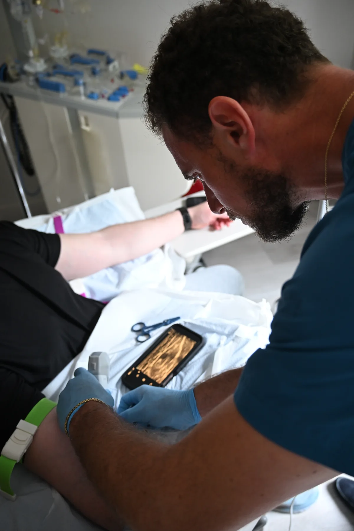 Dr. Jonathan Birch accessing a patient's vein before a TPE session at Purety Clinic